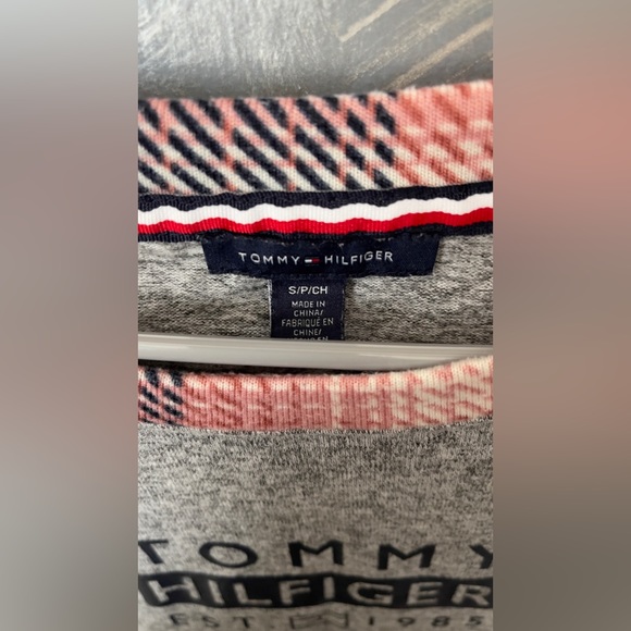 TOMMY HILFIGER COZY WOMENS LONG SLEEVE LIGHT SWEATER - Picture 2 of 4